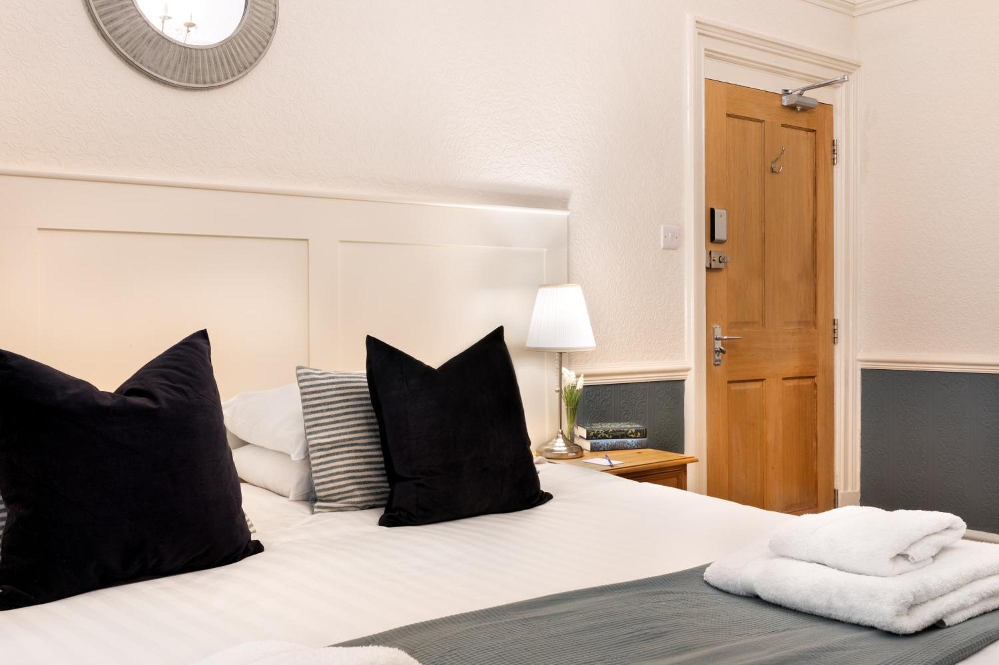 Fountains Guest House - Harrogate Stays エクステリア 写真