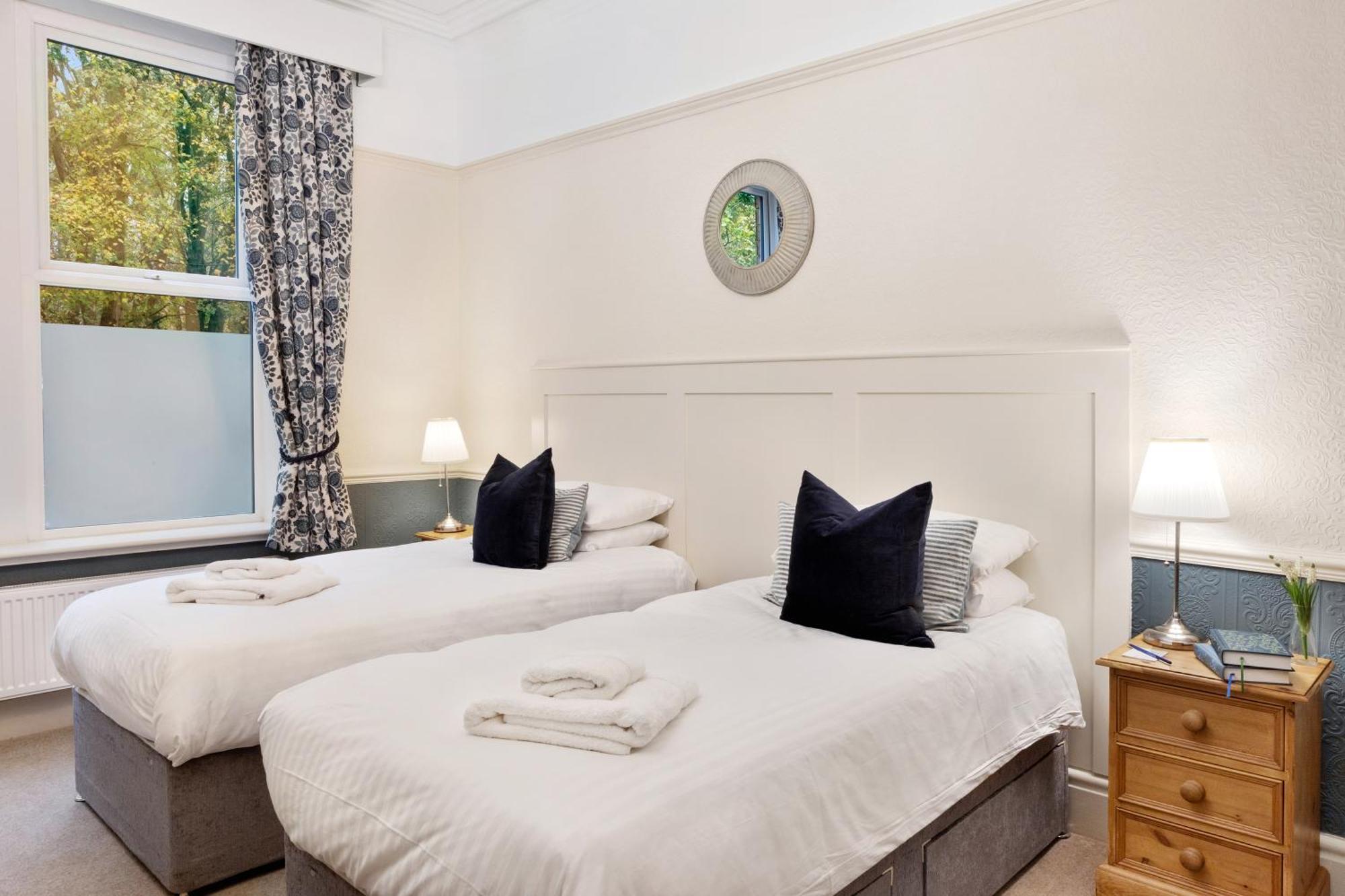 Fountains Guest House - Harrogate Stays エクステリア 写真